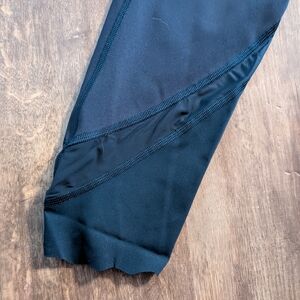 Lululemon Women's Navy Size 6 Tight With Scallop Hem